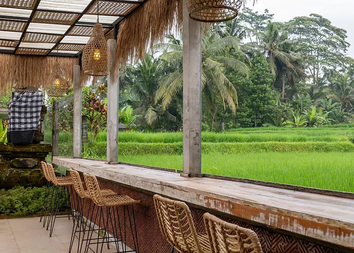 Govala & * Ubud